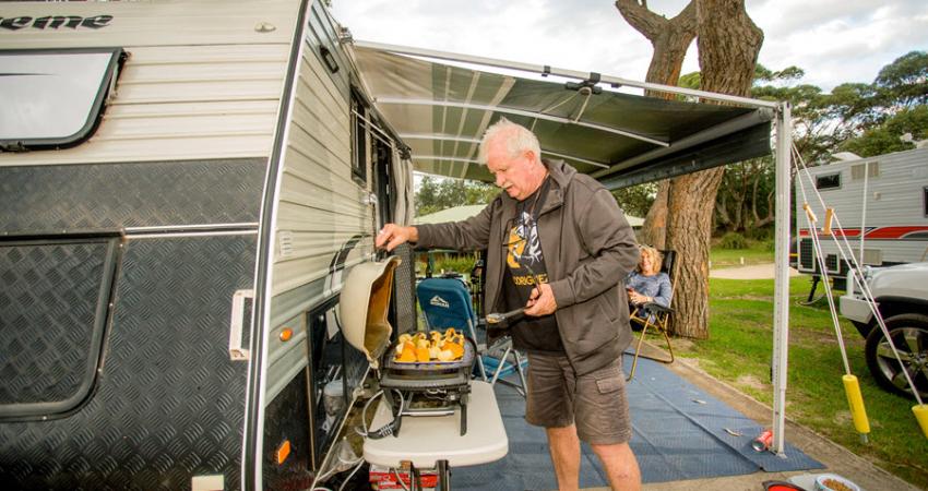 Easts Moruya Accommodation Powered Van Site 900px Jul 19 0000
